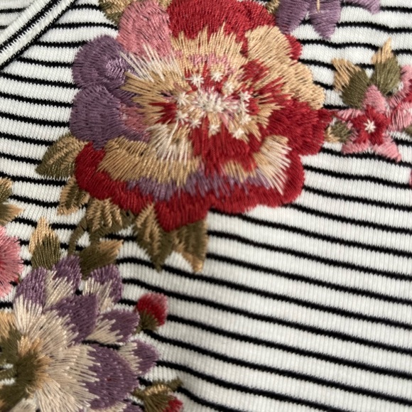 Savannah Jane Embroidered Top - M - Picture 3 of 3